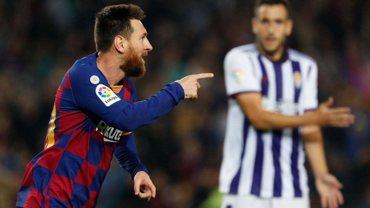 Messi scores 2, leads Barcelona to 5-1 rout of Valladolid